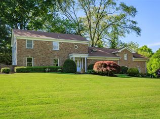 44 Rustic Gate Ln, Dix Hills, NY 11746