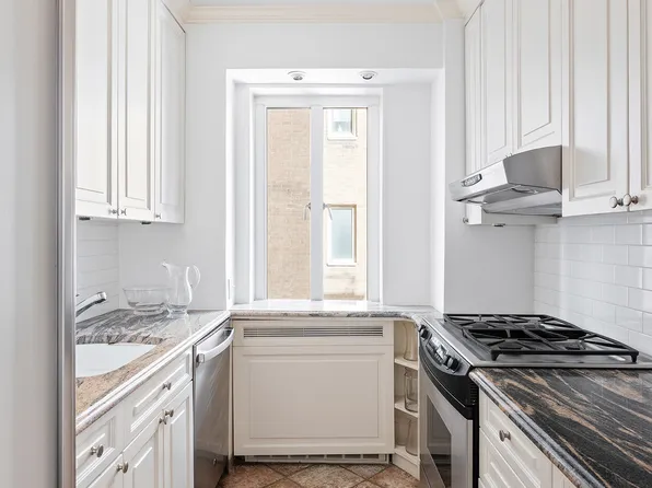 135 East 71st Street image 5 of 8