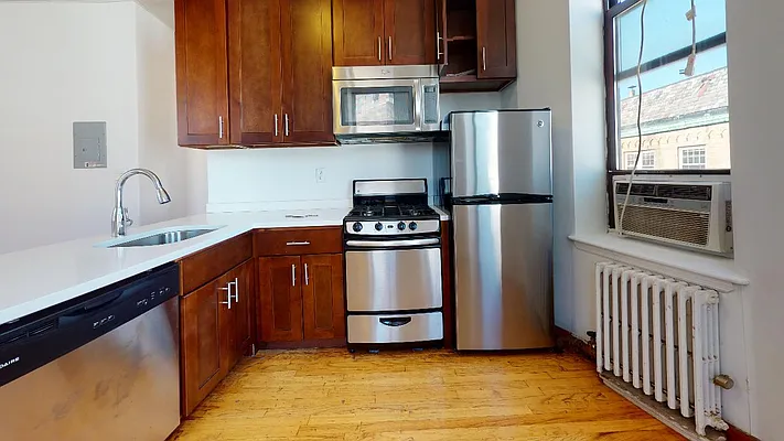 Rented by Bond New York | media 28