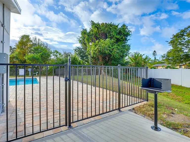 2441 6th Avenue Dr E — Photo 20