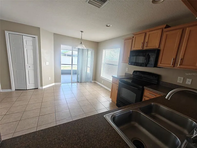 8225 Summer Wood Ln — Photo 7