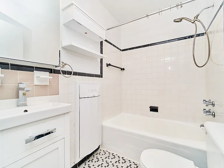 400 W 45th St #3D — Photo 6