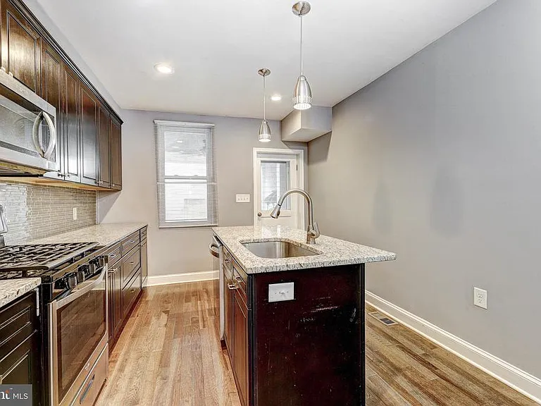 822 S Highland Ave — Photo 11