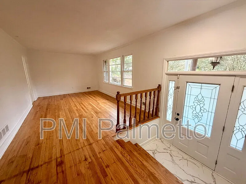 4 bed, 2.5 bath, 1480 sqft, $1,600 — Photo 3