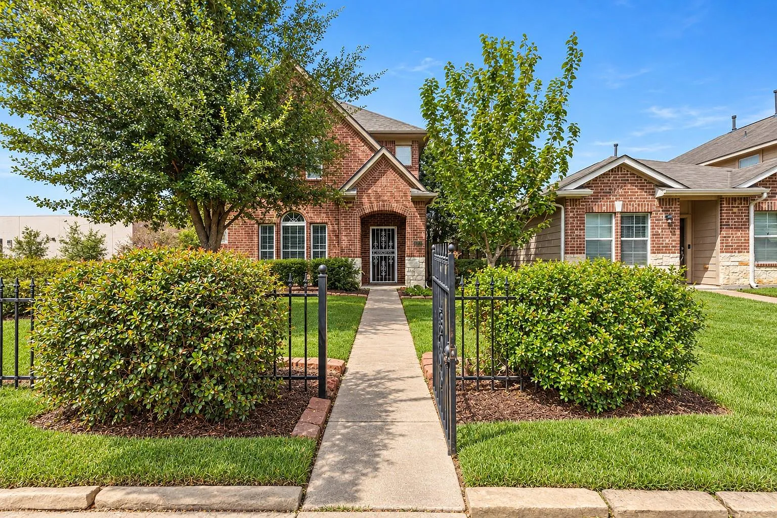 4 bed, 2.5 bath, 2243 sqft, $2,150 — Photo 1