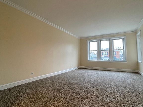 4th image of 2716 W Lunt Ave #2W