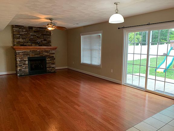 5th image of 1215 Forest Edge Dr