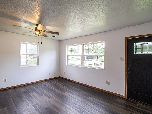 4th image of 27 Briarcliff Dr