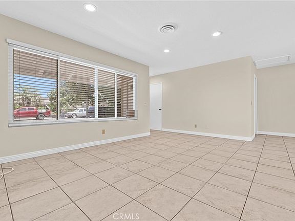 5th image of 451 Magnolia Cir