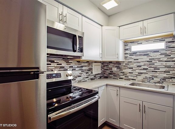 5th image of 619 W Stratford Pl APT 303