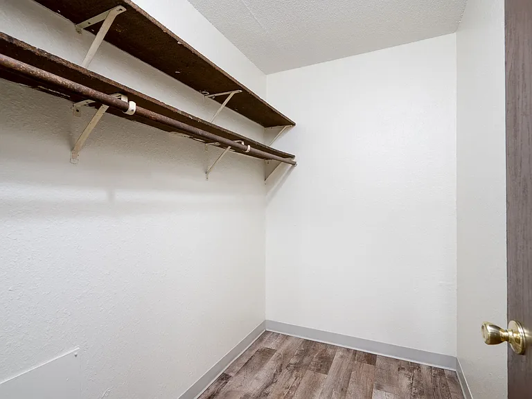 Drake Apartments — Photo 16
