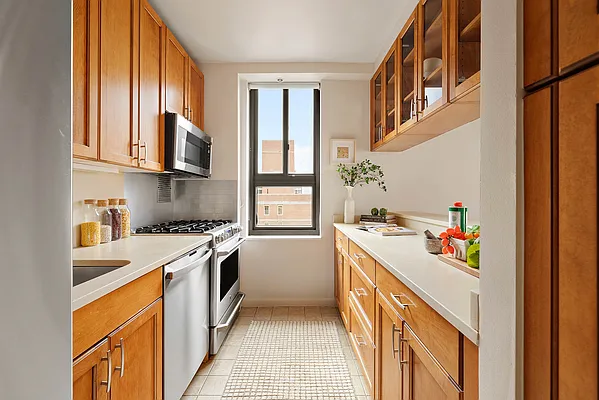 Sold by SERHANT. | media 7