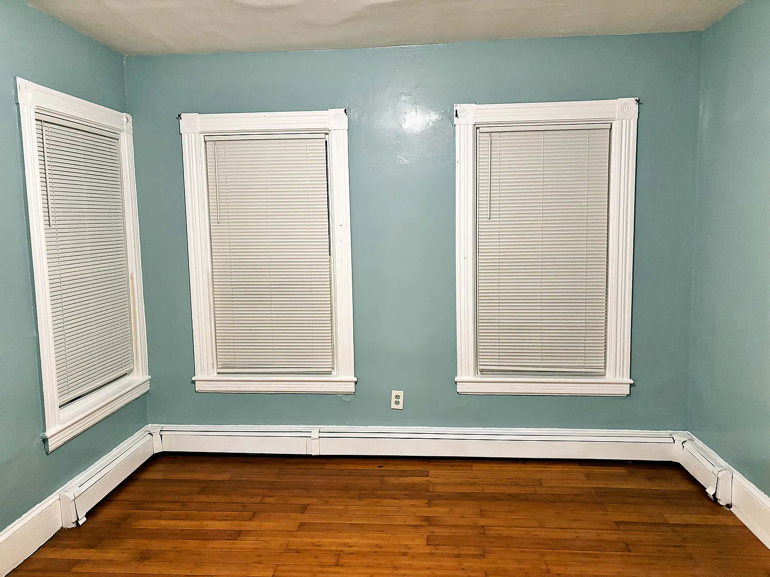 4 bed, 1300 sqft, $2,600 — Photo 3