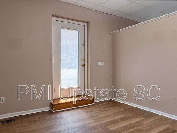 3rd image of 101 Silver St #101