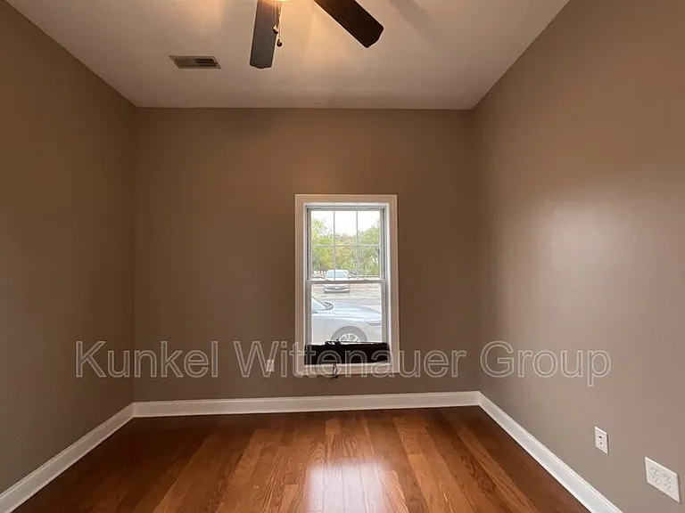 409 W Washington St #C — Photo 10