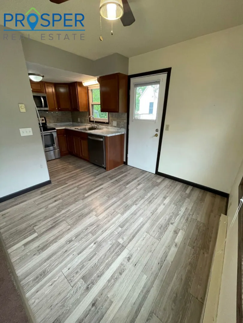 Great 4 Bedroom Close to Water Street. Available June 2027 — Photo 4