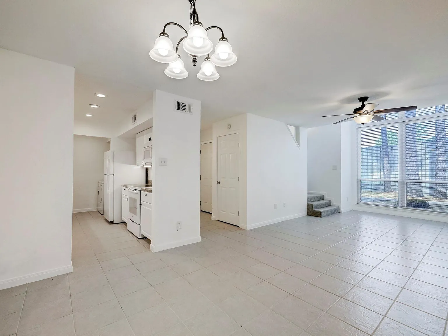 2 bed, 1.5 bath, 1103 sqft, $1,350 — Photo 3