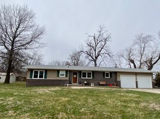 904 N 13th St, Albany, MO 64402