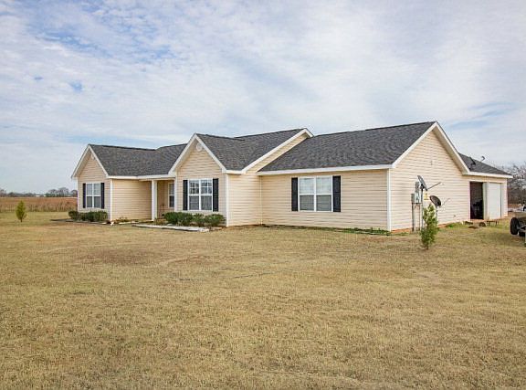 2nd image of 2636 E Highway 134