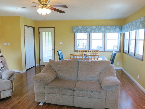1ST FL FAMILY RM