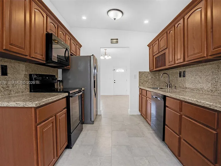 6339 SW 32nd St — Photo 15