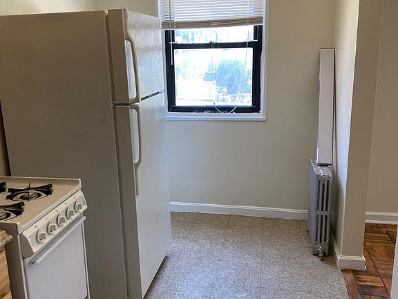 3rd image of 1000 Otis St NE #1