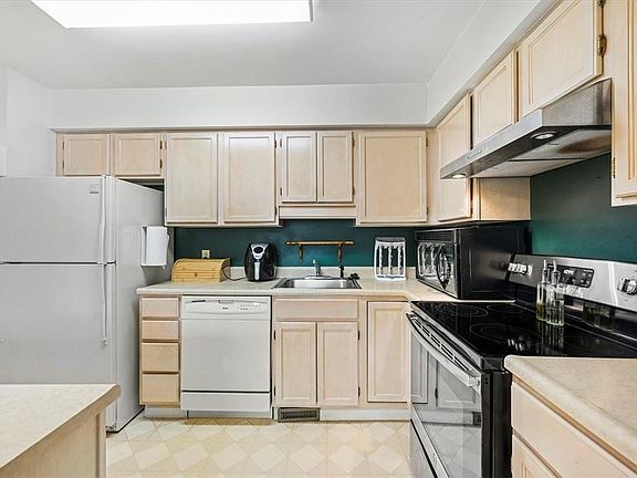5th image of 3078 Meadow Brook Ct