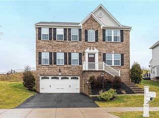 225 Foxwood Rd, Coraopolis, PA 15108