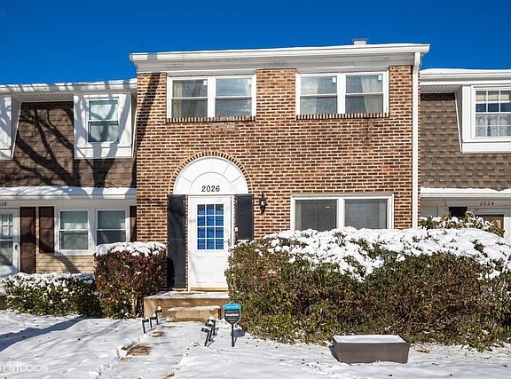 2nd image of 2026 Oxford Ct