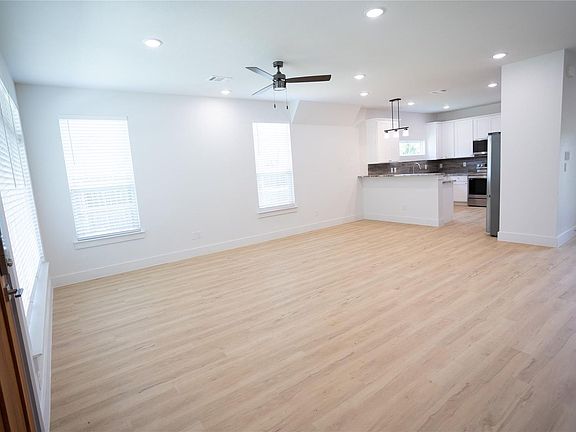 5th image of 3817 Winfield Ave