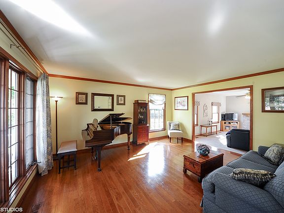 2nd image of 1605 York Ct