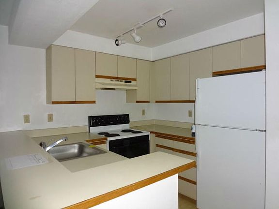4th image of 12026 15th Ave NE APT 302
