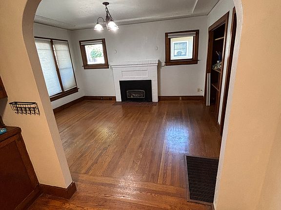 2nd image of 368 E 5th St