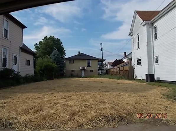 1308 3rd St, Moundsville, WV 26041