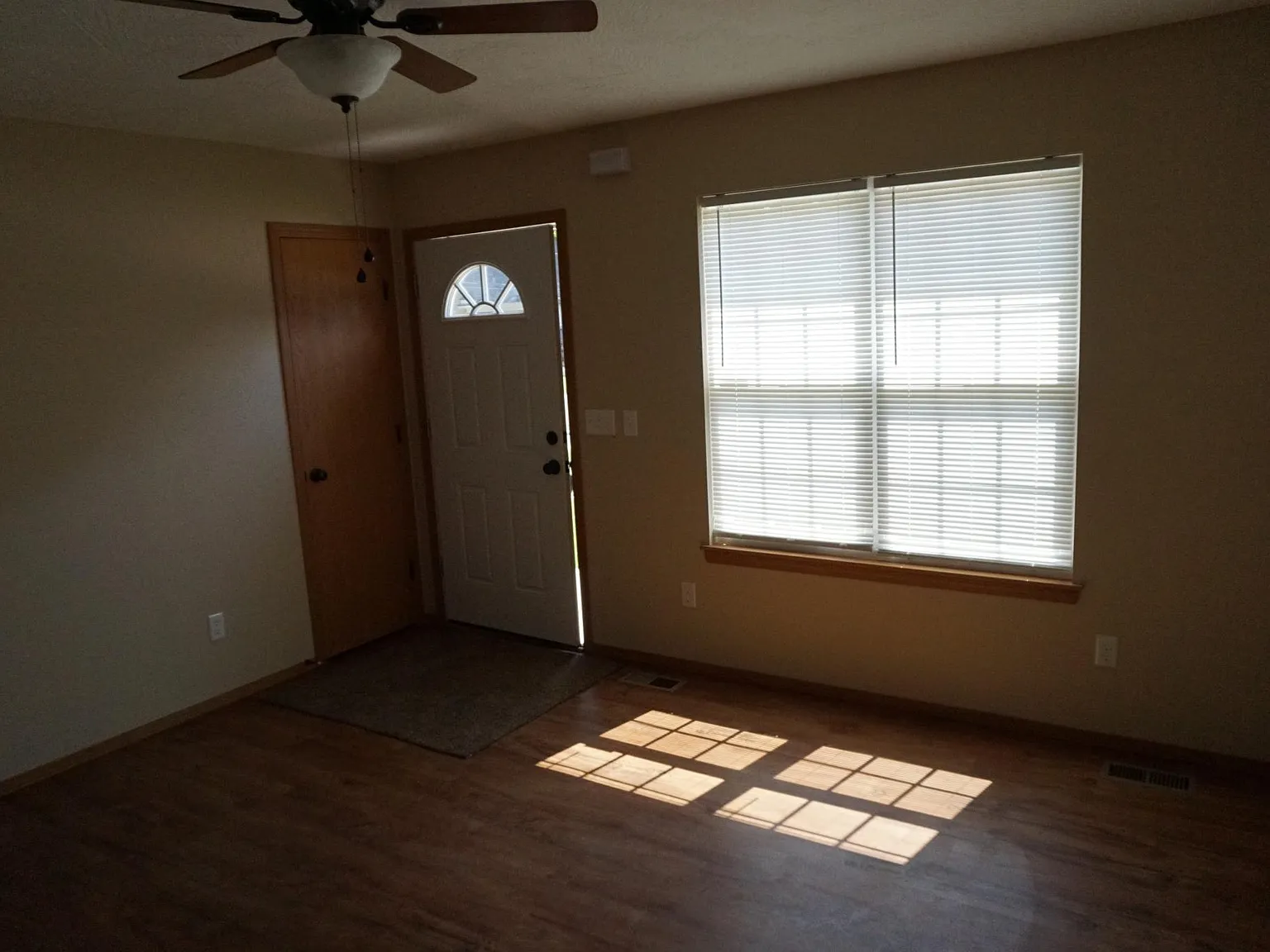 2 bed, 1000 sqft, $1,095 — Photo 3