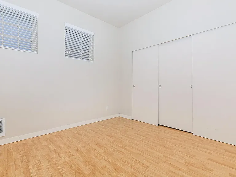 100 on 6th *Limited Time Concession: Now Offering 1 Months Free Rent* — Photo 15