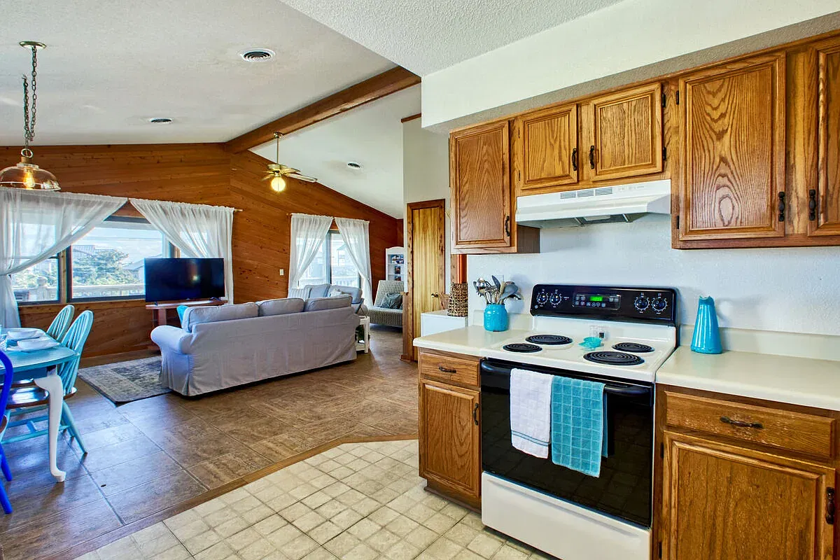 4 bed, 1568 sqft, $2,400 — Photo 3
