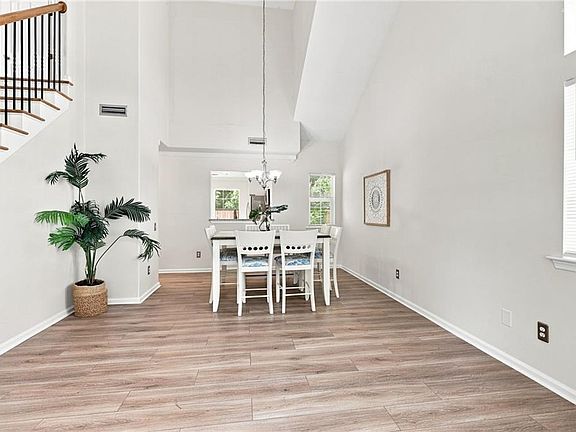5th image of 2409 Guardhouse Way