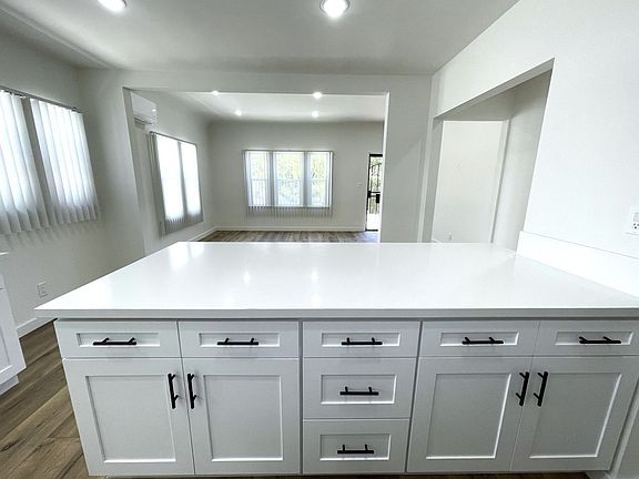 4th image of 4021-4023 Duquesne Ave #4021