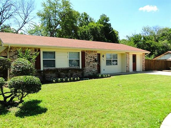 2nd image of 706 Briarwood Dr