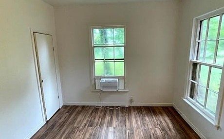 4th image of 1006 Chase St
