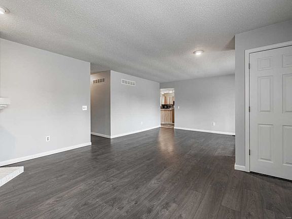 3rd image of 15615 95th Ave