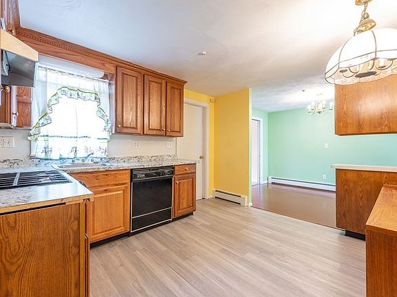 4th image of 28 Stoughton St #B
