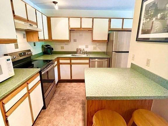 4th image of 13 Bourbon St APT 59