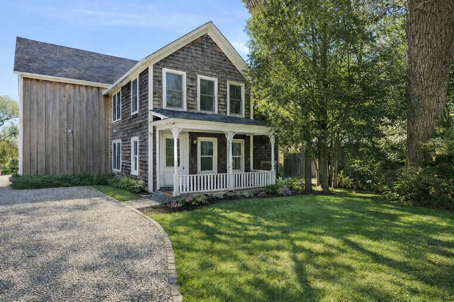 A Refined Farmhouse Retreat in Amagansett — Photo 2
