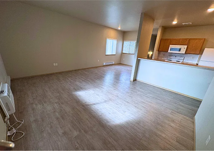Hastings Apartments — Photo 8