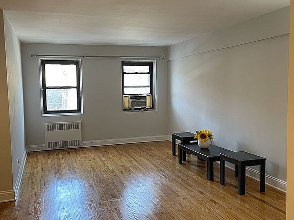 2nd image of 11860 Metropolitan Ave APT 2B