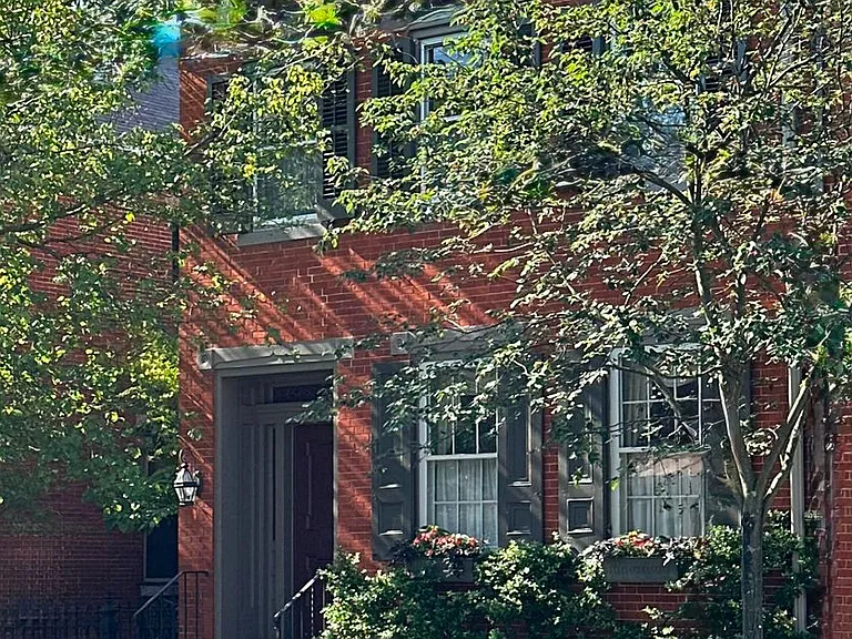136 W Pomfret St — Photo 1