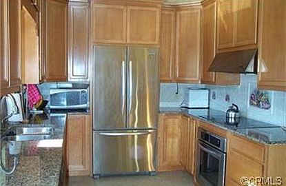4th image of 2284 N Orange Grove Ave