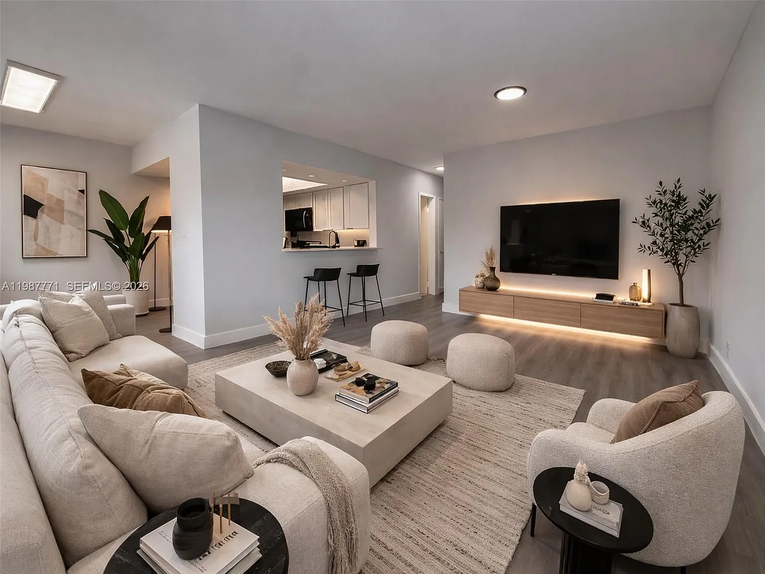 Envoy Apartments Condomin — Photo 1